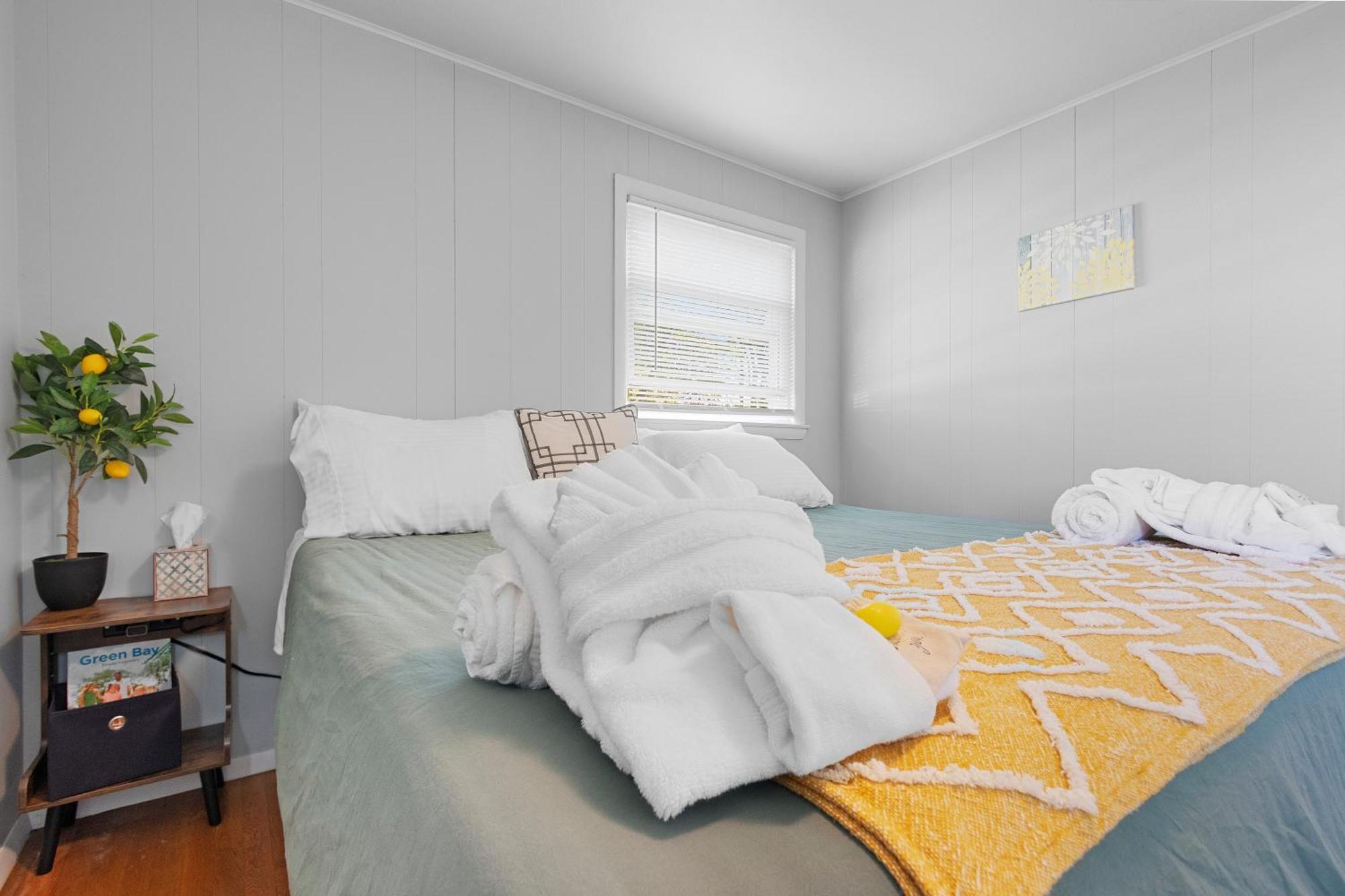 The Lemon House Apartment Green Bay Bagian luar foto